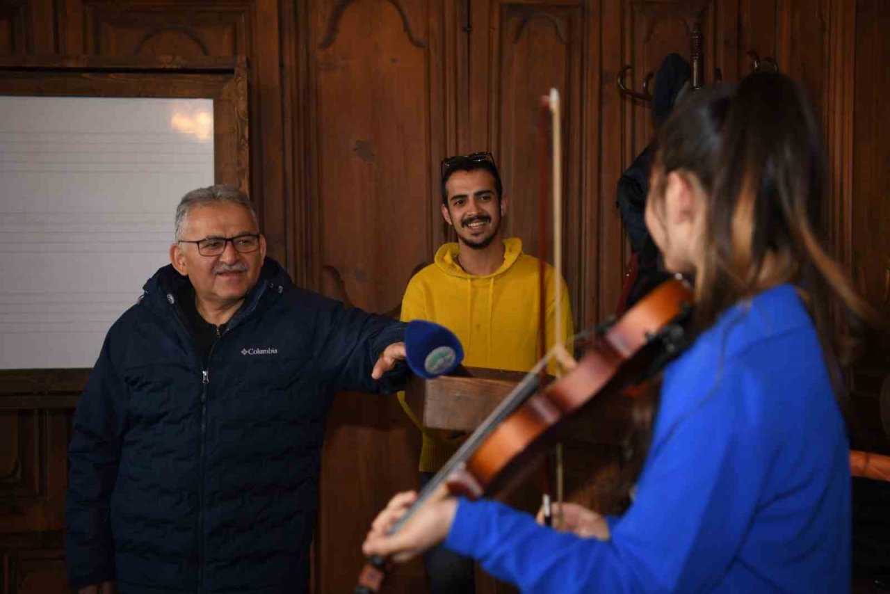 Büyükşehir’in konservatuvar yaz kursları 2 bin 298 öğrenci ile eğitime başladı