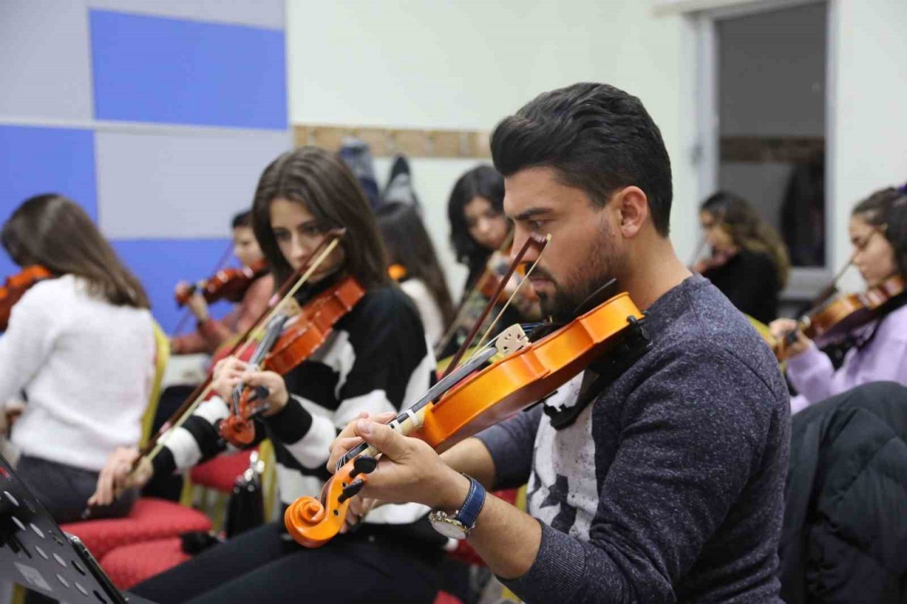 Büyükşehir’in konservatuvar yaz kursları 2 bin 298 öğrenci ile eğitime başladı