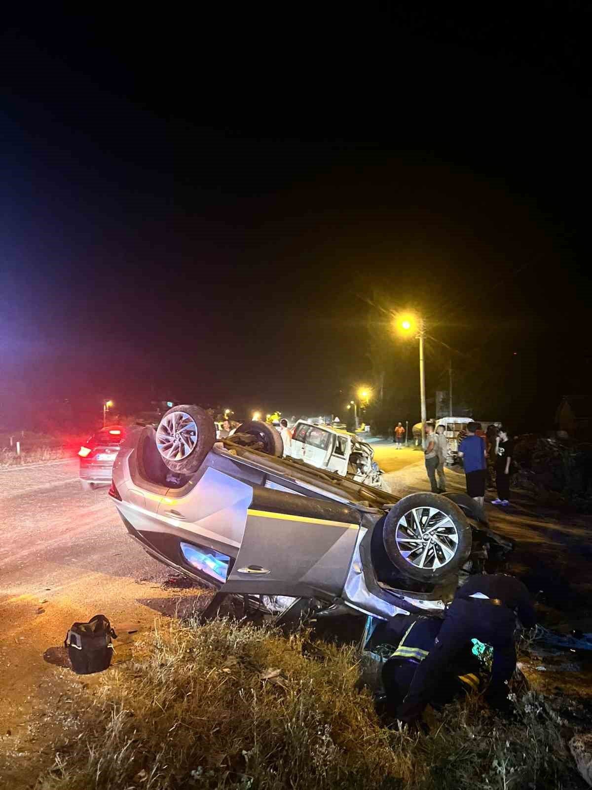 Korkuteli’nde iki otomobil çarpıştı: 1 ölü, 2 yaralı