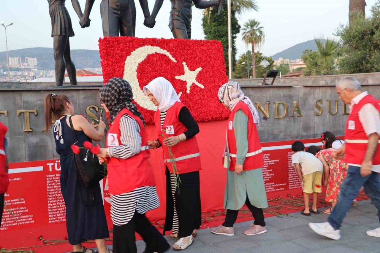 Kuşadası’nda 15 Temmuz şehitleri anıldı