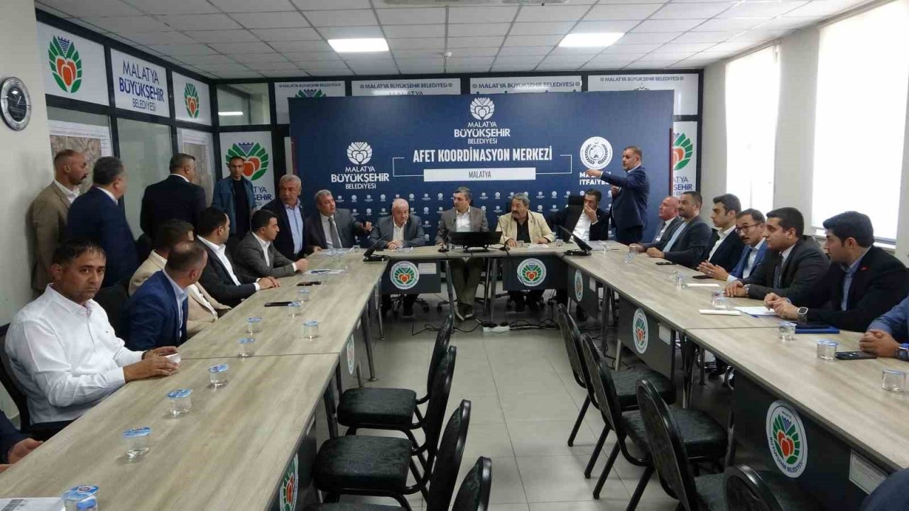 MHP heyeti deprem bölgesi Malatya’da