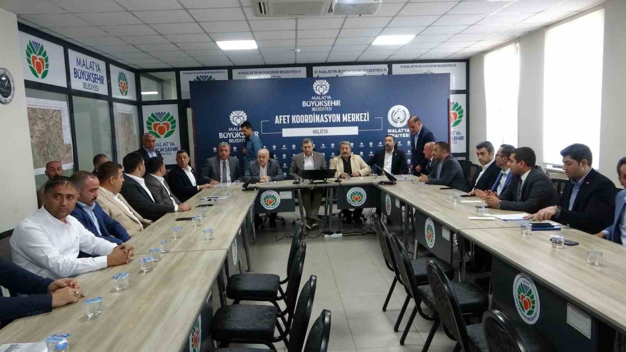 MHP heyeti deprem bölgesi Malatya’da