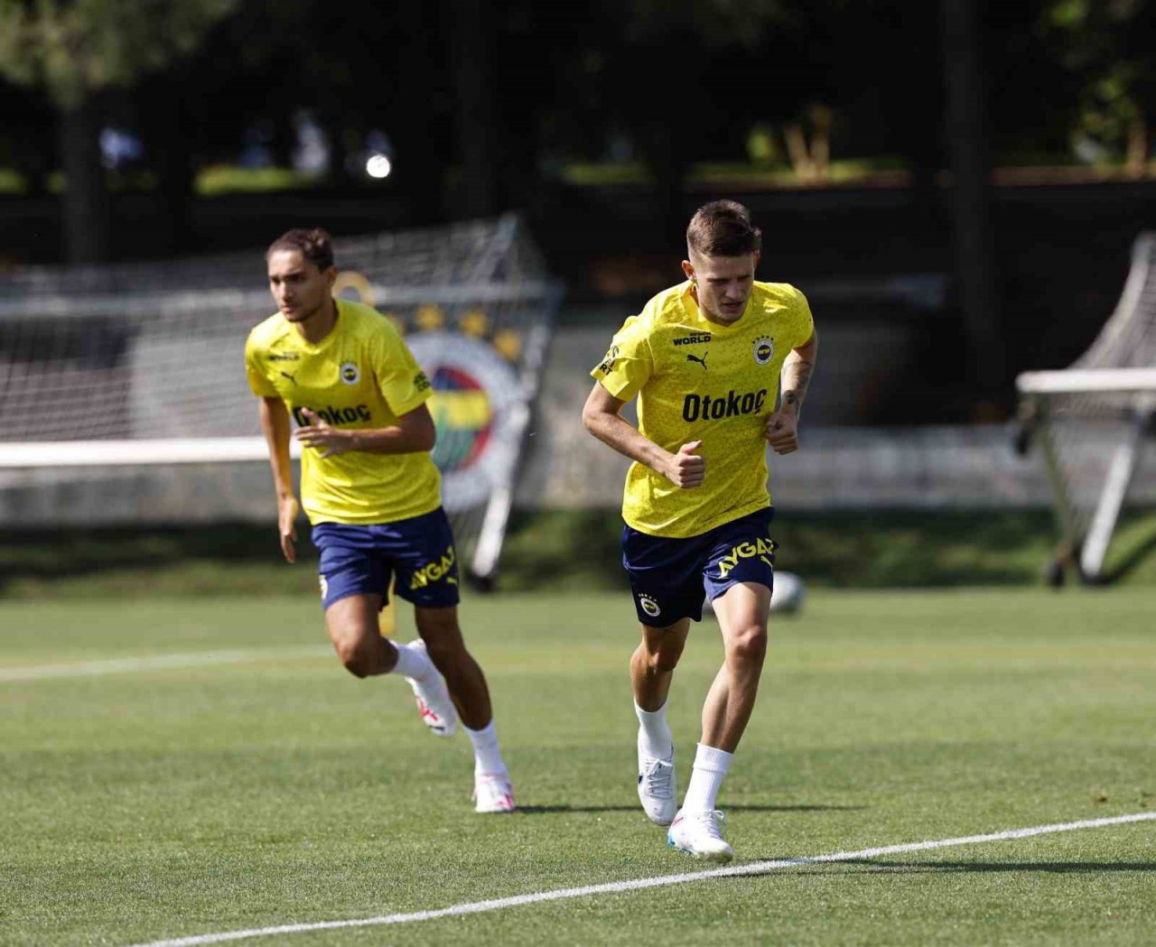 Fenerbahçe’de yeni transfer Sebastian Szymanski, ilk antrenmanına çıktı