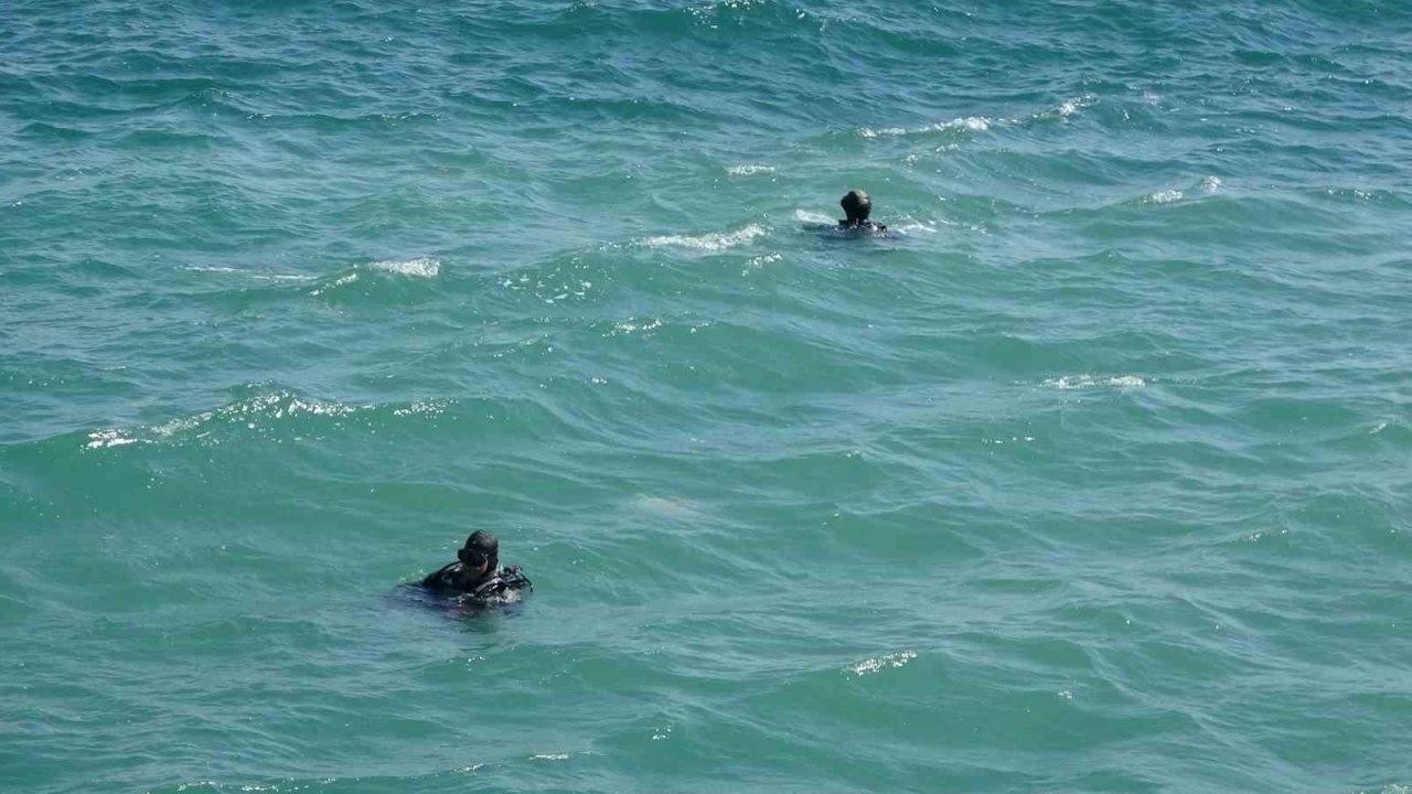 İkizi ve kuzeninin hayatını kaybettiği denizde kaybolan çocuğu arama çalışmaları yeniden başladı