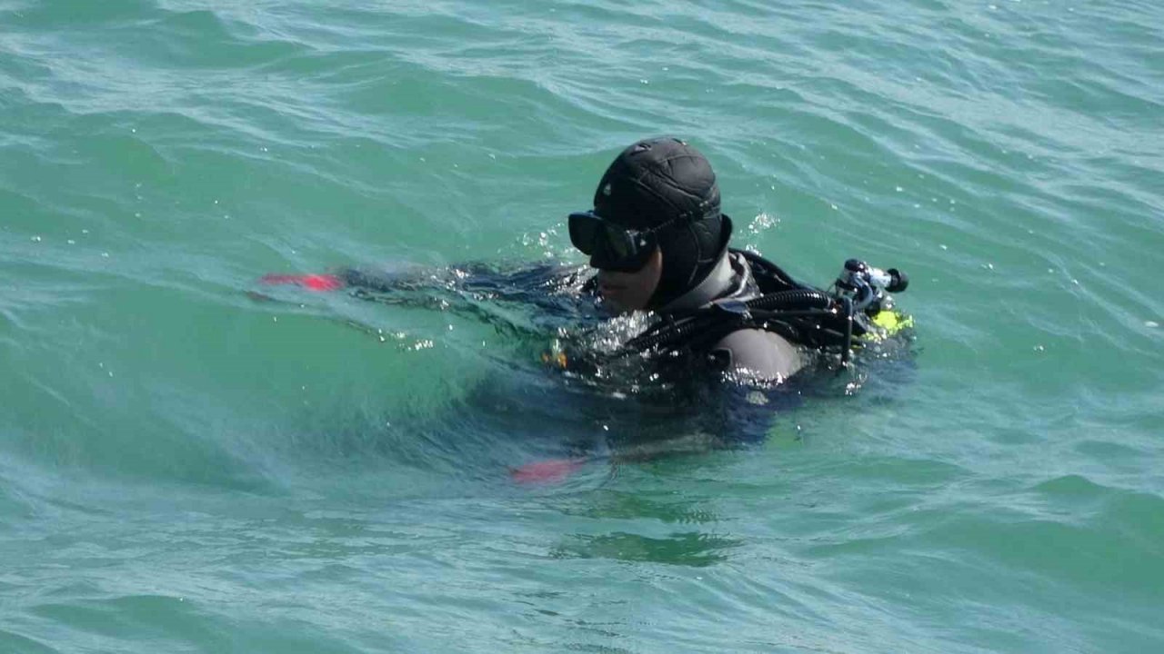 İkizi ve kuzeninin hayatını kaybettiği denizde kaybolan çocuğu arama çalışmaları yeniden başladı