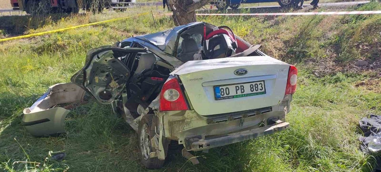 Trafik kazasında bebek hayatını kaybetti, aynı aileden 3 kişi ağır yaralandı