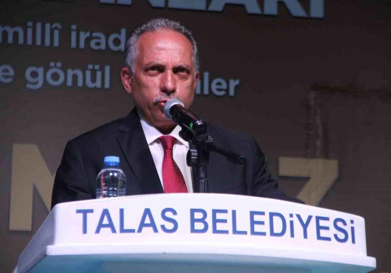 Dünyanın en büyük Türk bayrağı Kayseri’de açıldı