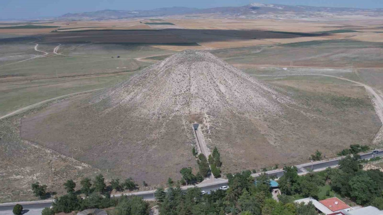 Eski Makedonya Kralı Büyük İskender, tarihi kent Gordion’un efsanesi ile anılıyor