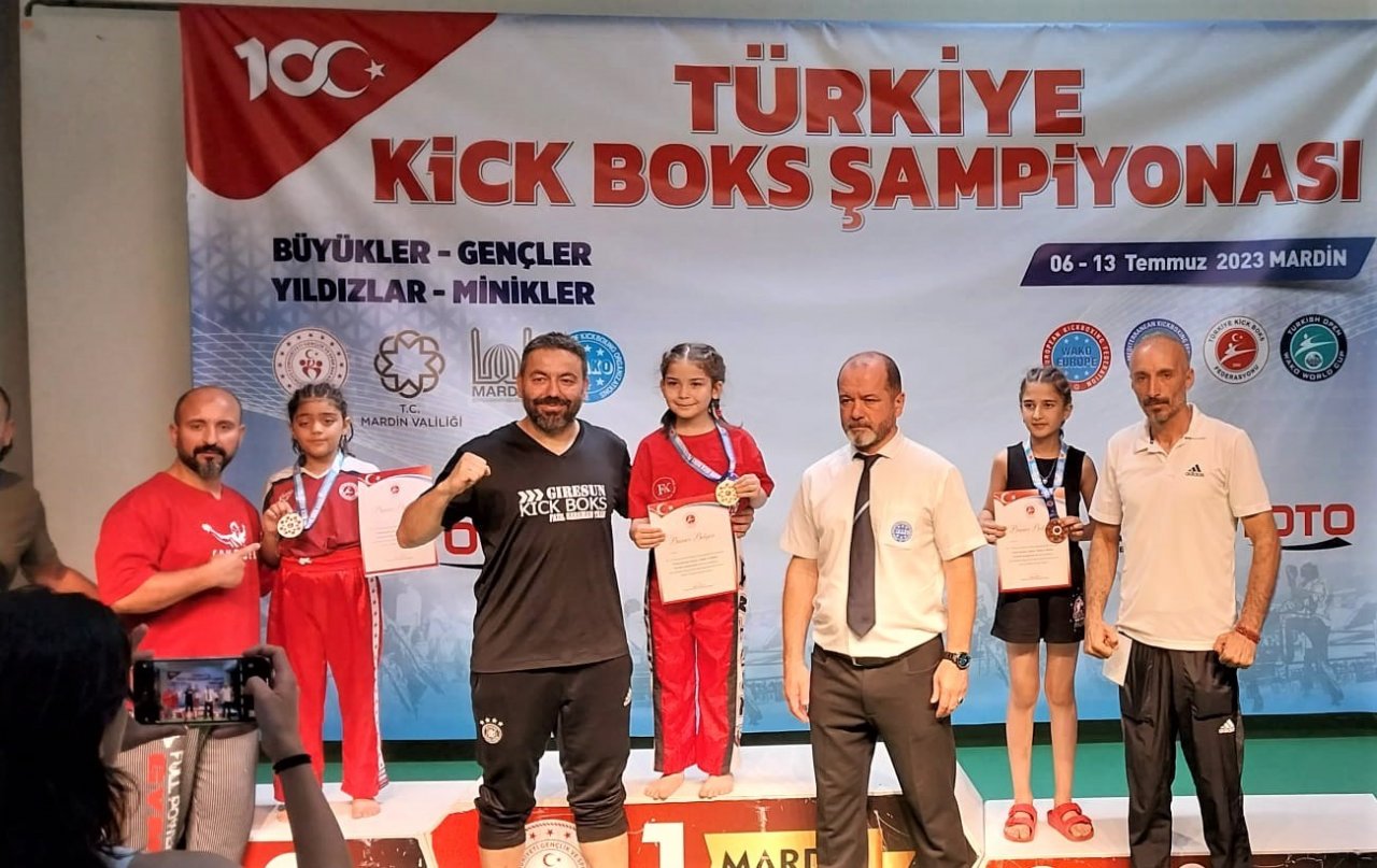 Kick Boks’ta Elazığ rüzgarı