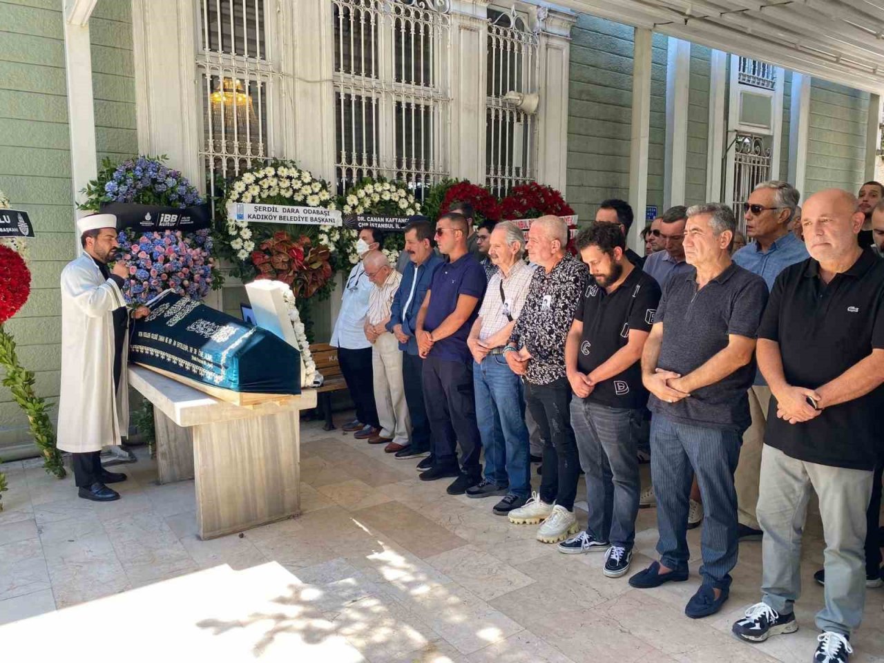 Sanatçı Tanju Tuncel son yolculuğuna uğurlandı