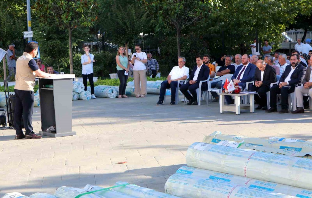 Yalova’da sebze üreticilerine 20 ton sera örtüsü dağıtıldı