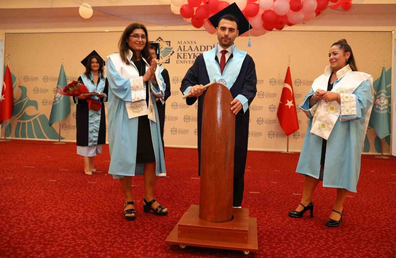 ALKÜ Diş Hekimliği Fakültesi ilk mezunlarını verdi