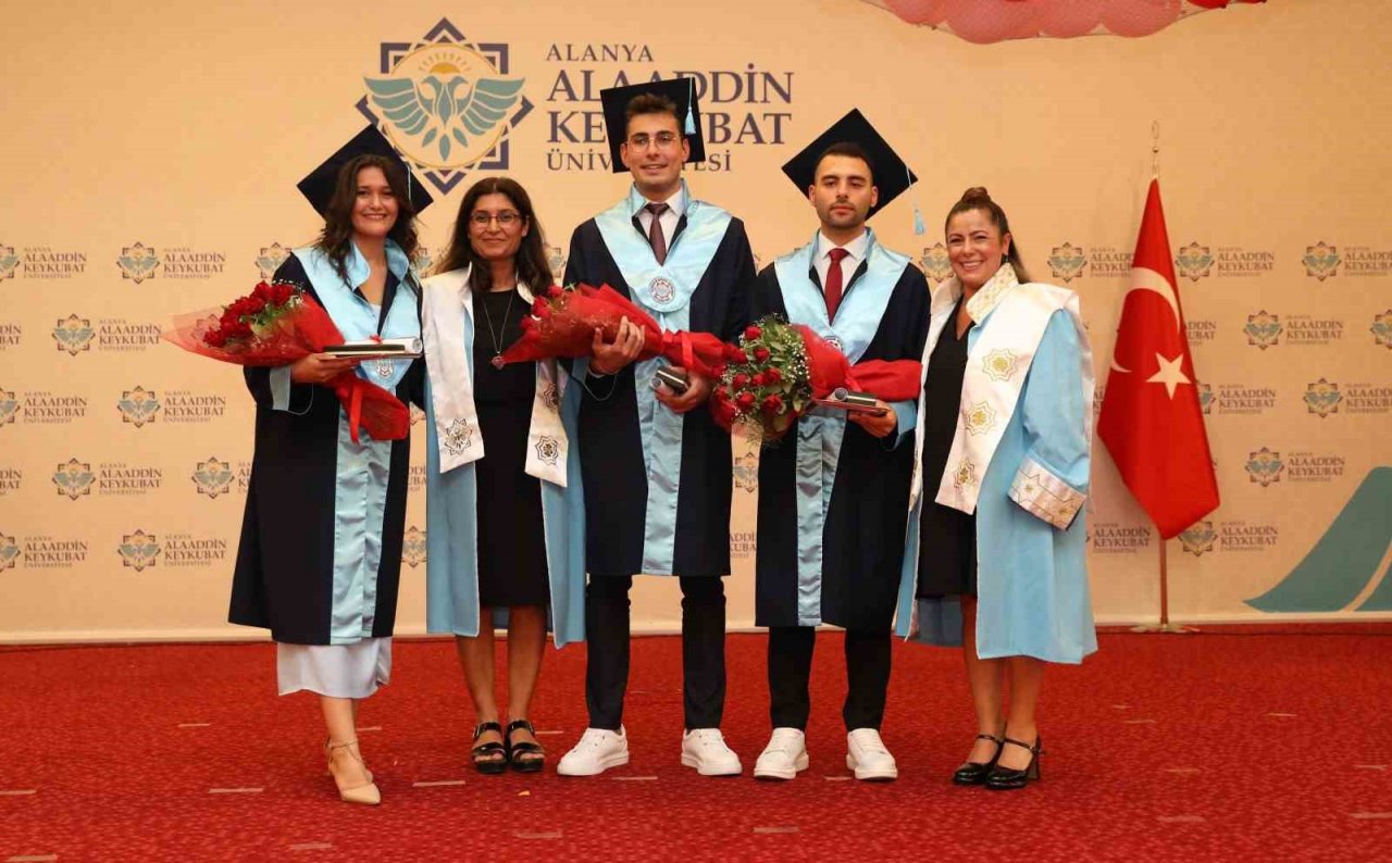 ALKÜ Diş Hekimliği Fakültesi ilk mezunlarını verdi