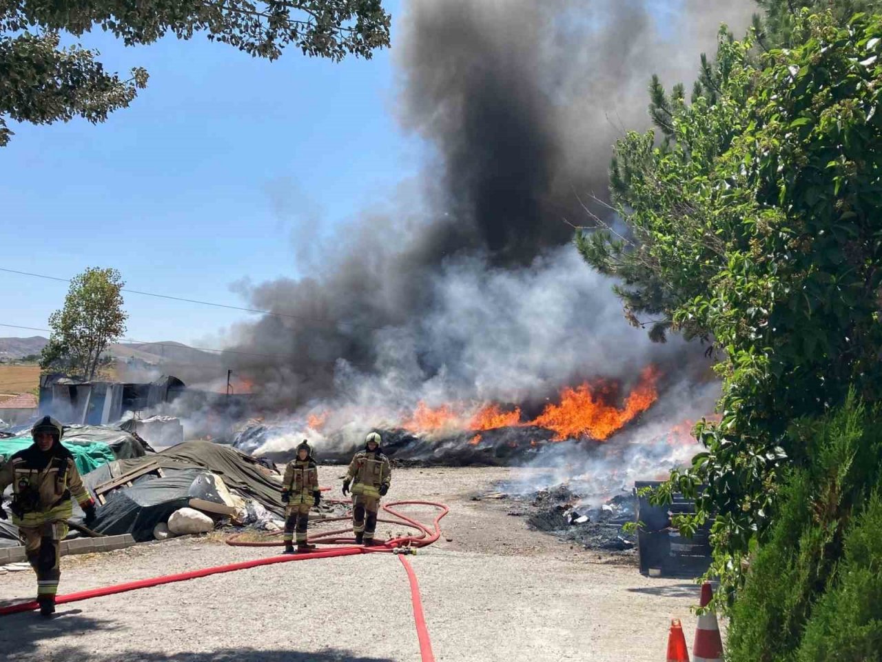 Ankara’da yatak fabrikasında yangın