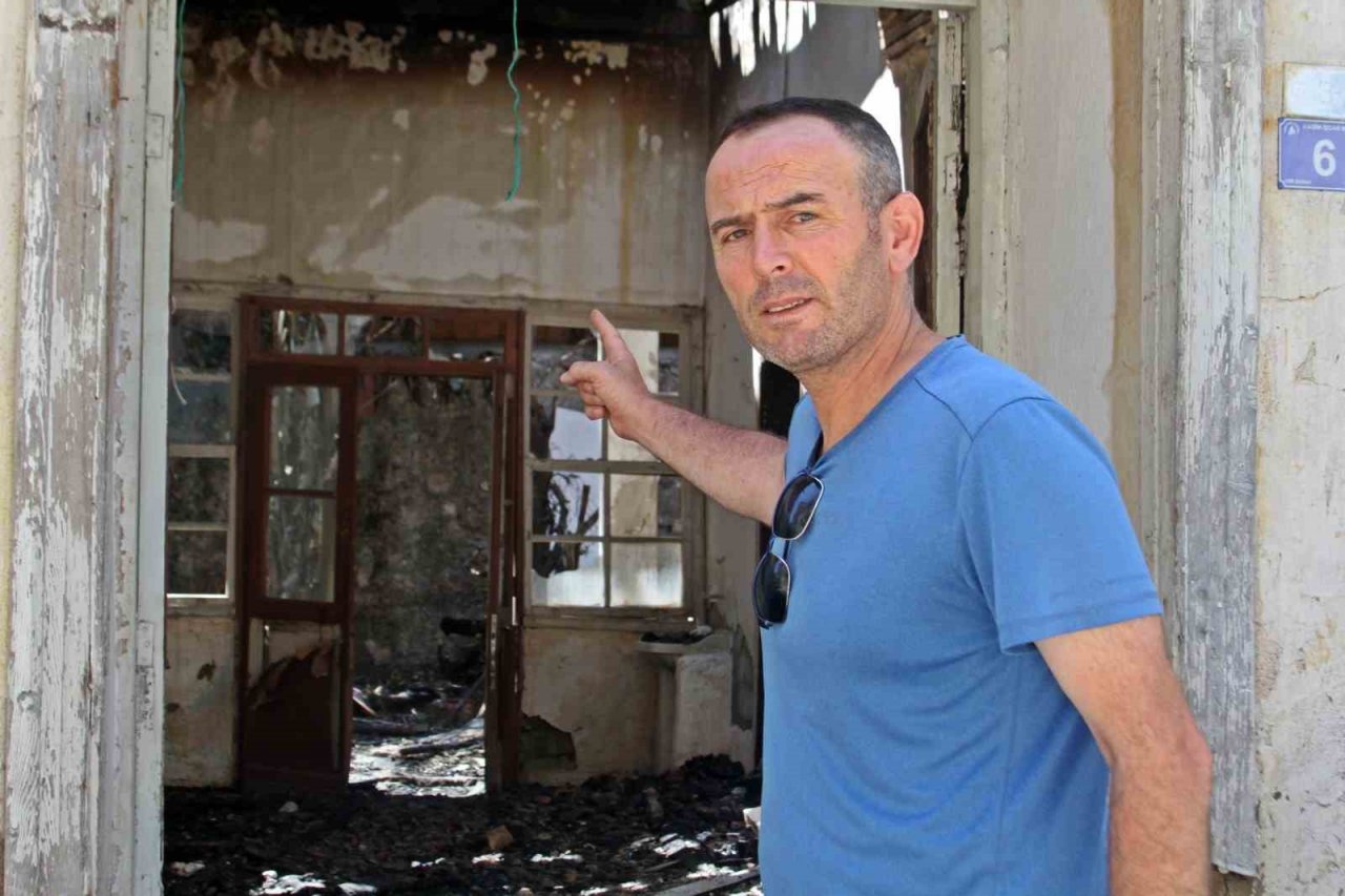 İtfaiye erlerinin söndürürken ölümden döndüğü metruk bina yangını muhtarı da isyan ettirdi