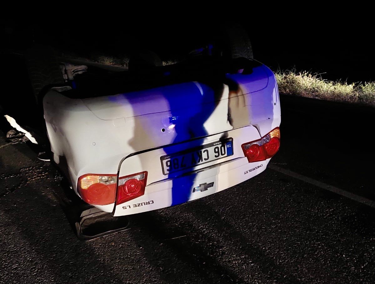 Takla atan otomobilde bulunan 4 kişi yaralandı