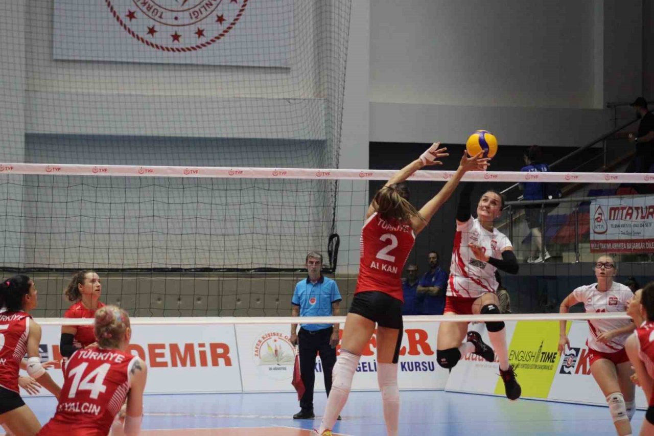 Türkiye Kadın Milli Takımı, şampiyonayı namağlup sürdürüyor