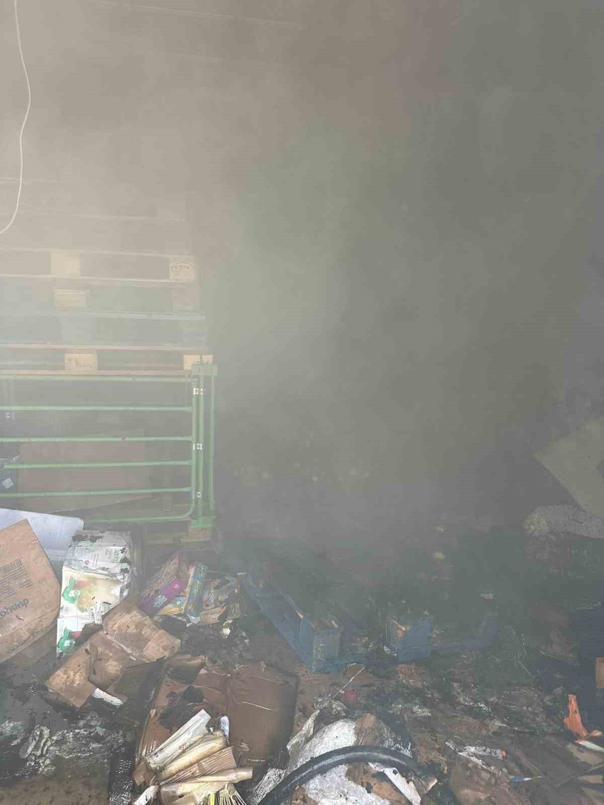 Zincir markette çıkan yangın korkuttu