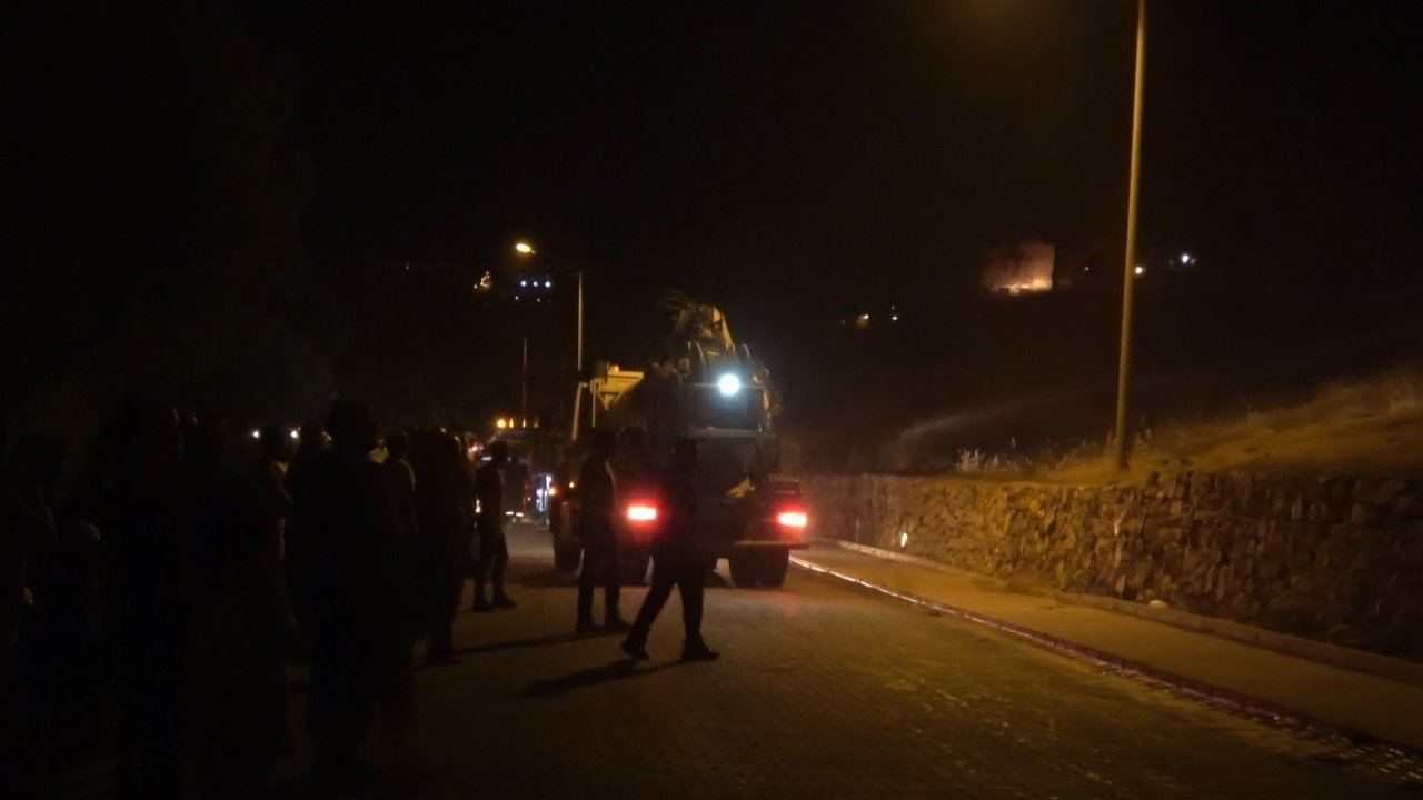 Ayvalık’ta ağaçlık alanda çıkan yangın kontrol altına alındı