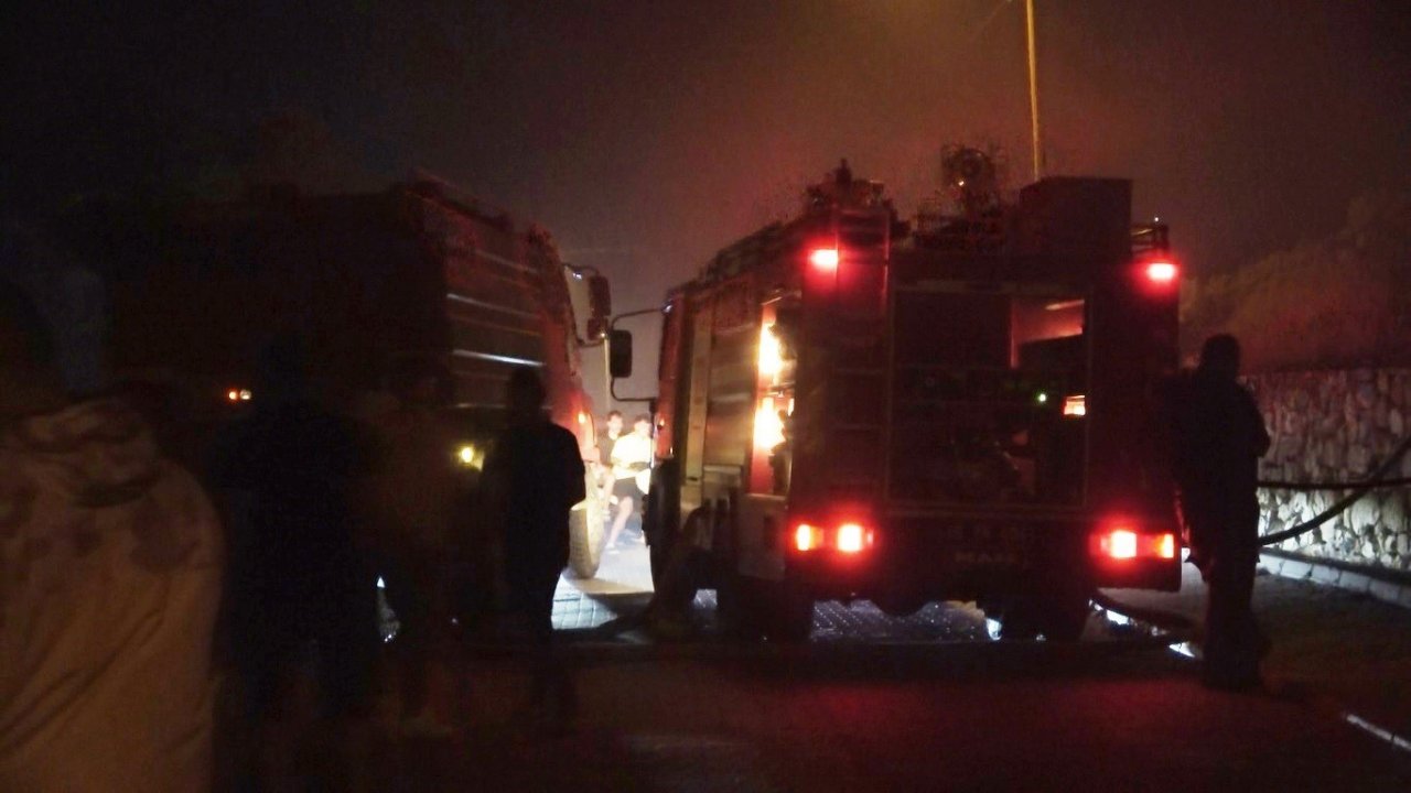 Ayvalık’ta ağaçlık alanda çıkan yangın kontrol altına alındı