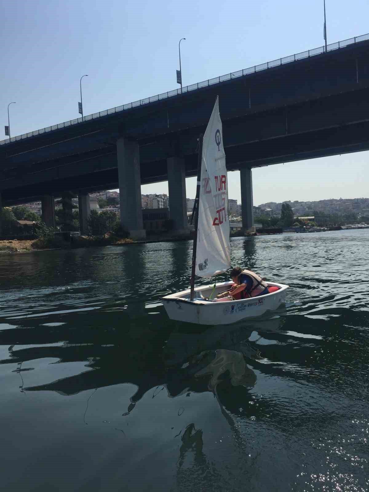 Gençler profesyonel yelkenciliğe ilk adımı Haliç’te atıyor