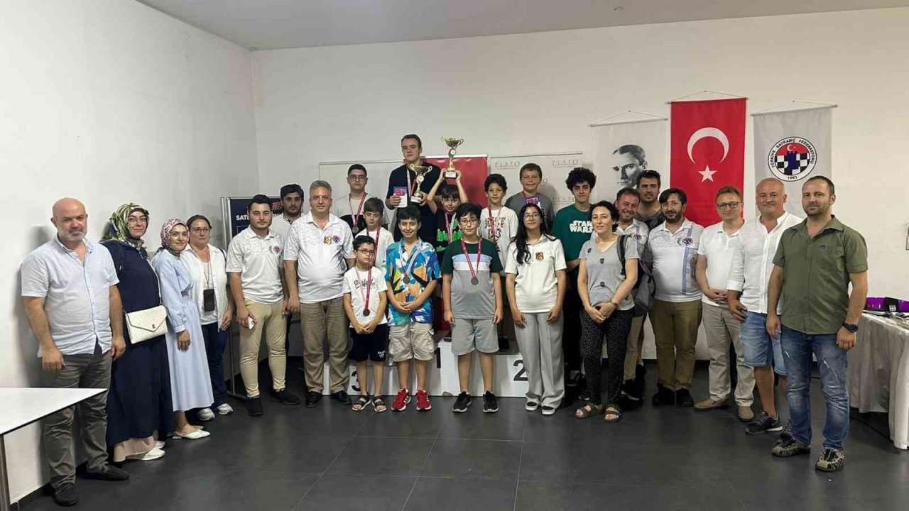 Demokrasi Kupası Satranç Turnuvası düzenlendi