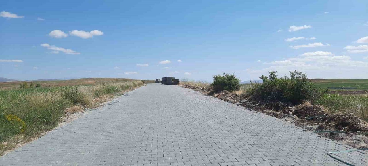Bünyan’da Kilit Parke Yol Yapım Çalışmaları Devam Ediyor