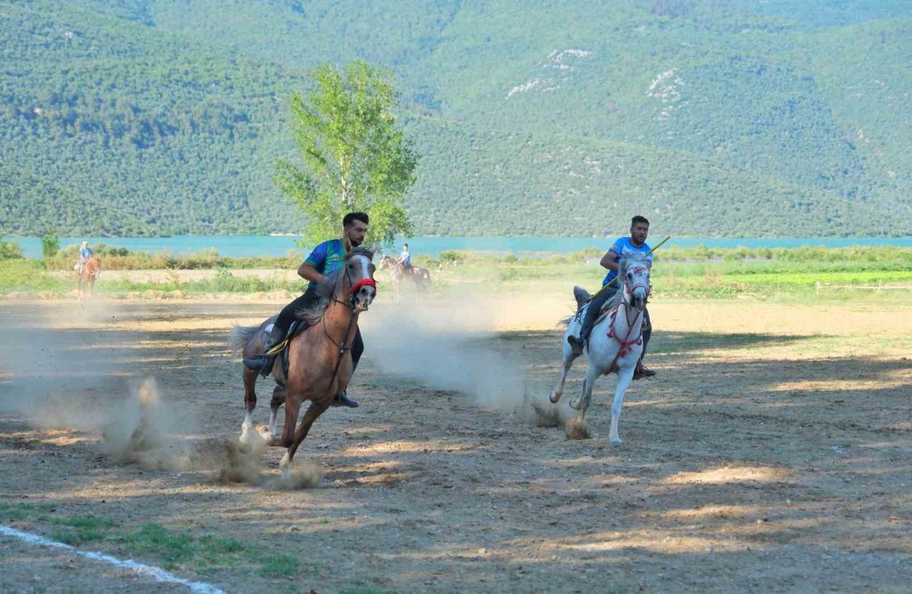 Ciritçiler 15 Temmuz şehitleri için sahaya indi