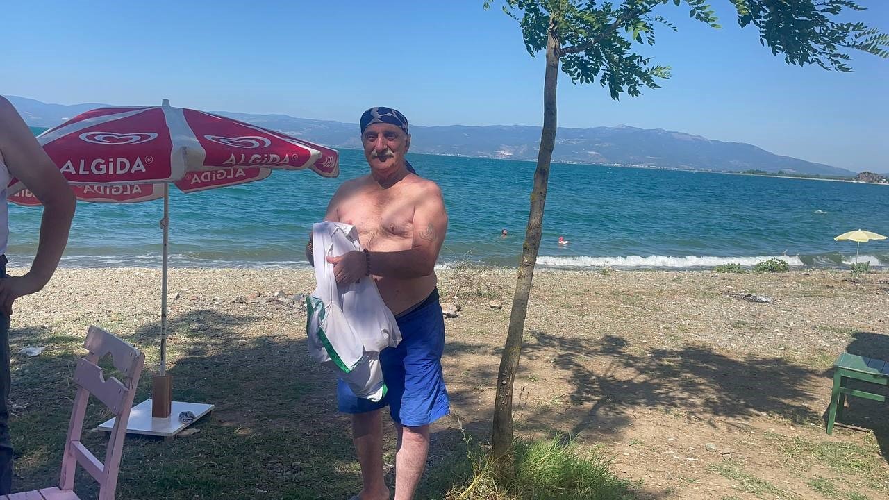 Şaka gibi..."Gölde boğuldu" diye aranıyordu yürüyerek geldi