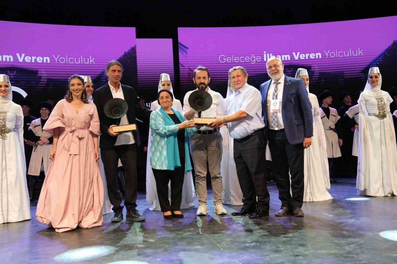 Bursa Festivali’nde yer çekimine meydan okuyan gösteri