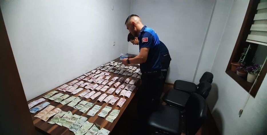 Engelli kartı ile dileniyordu, üzerinden bin 556 TL çıktı