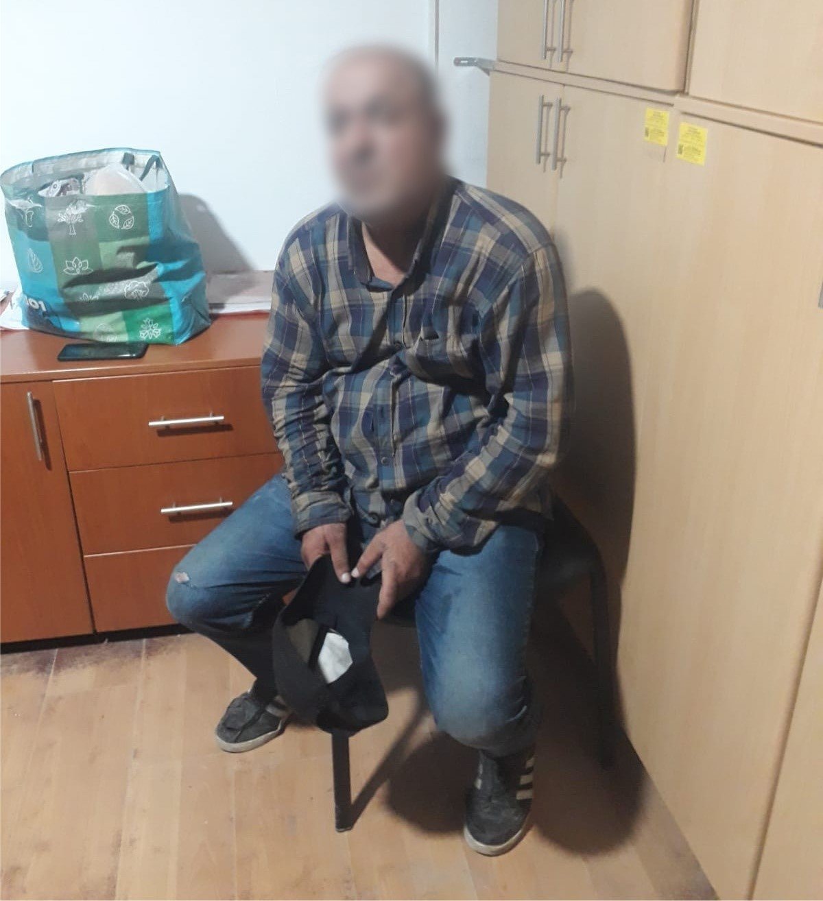 Engelli kartı ile dileniyordu, üzerinden bin 556 TL çıktı