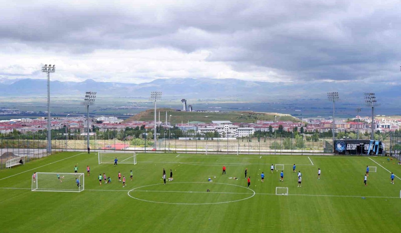 Palandöken, futbol takımlarının gözde kamp merkezi oldu