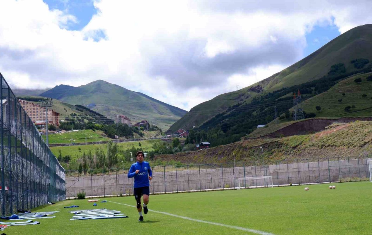 Palandöken, futbol takımlarının gözde kamp merkezi oldu