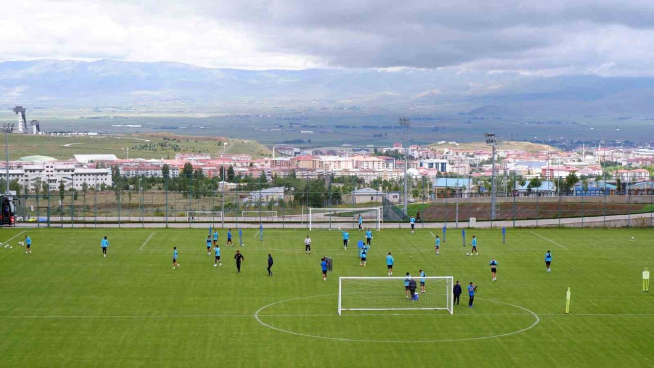 Palandöken, futbol takımlarının gözde kamp merkezi oldu