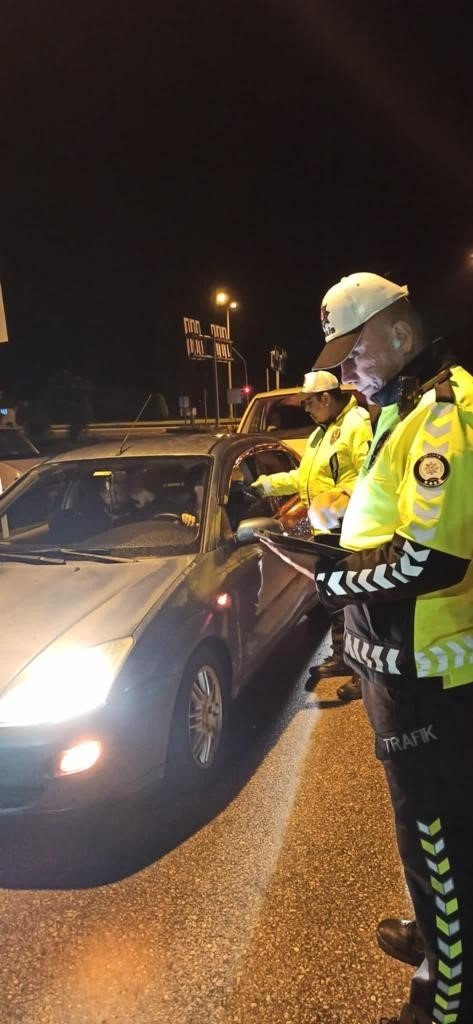 Gediz trafik uygulamasında sürücülere adeta ceza yağdı