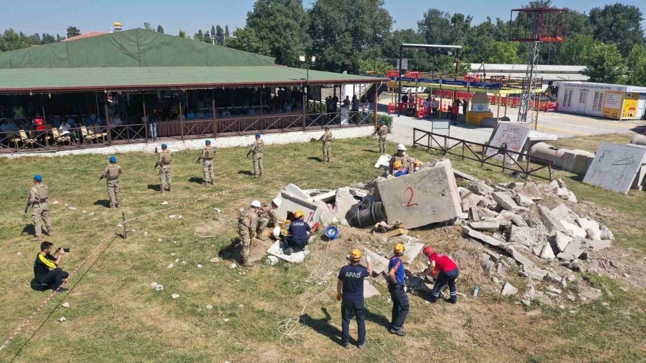 Atıl malzemeler arama kurtarma ve iş güvenliği parkuruna dönüştü