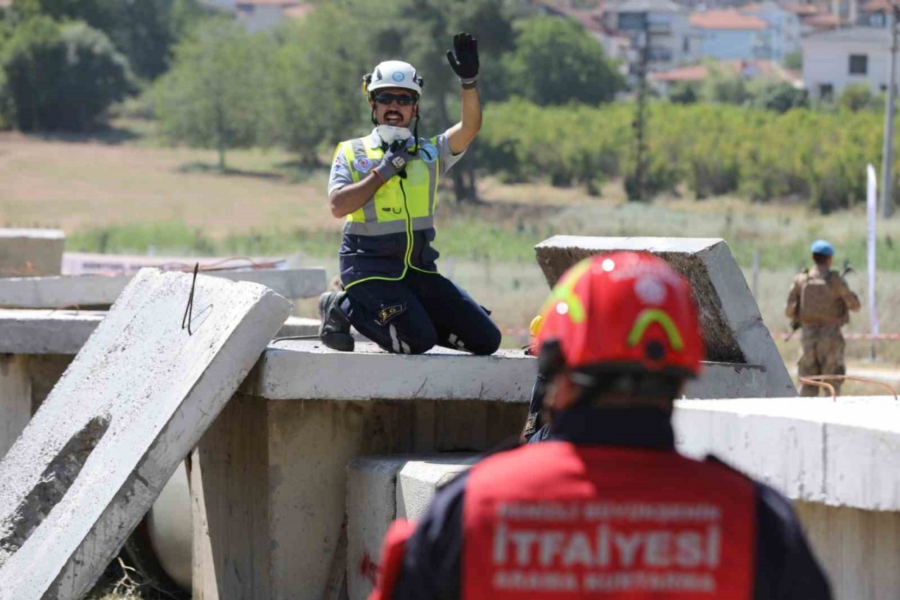 Atıl malzemeler arama kurtarma ve iş güvenliği parkuruna dönüştü