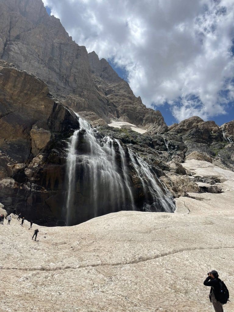Vali Akbıyık buzul bölgesinde incelemelerde bulundu