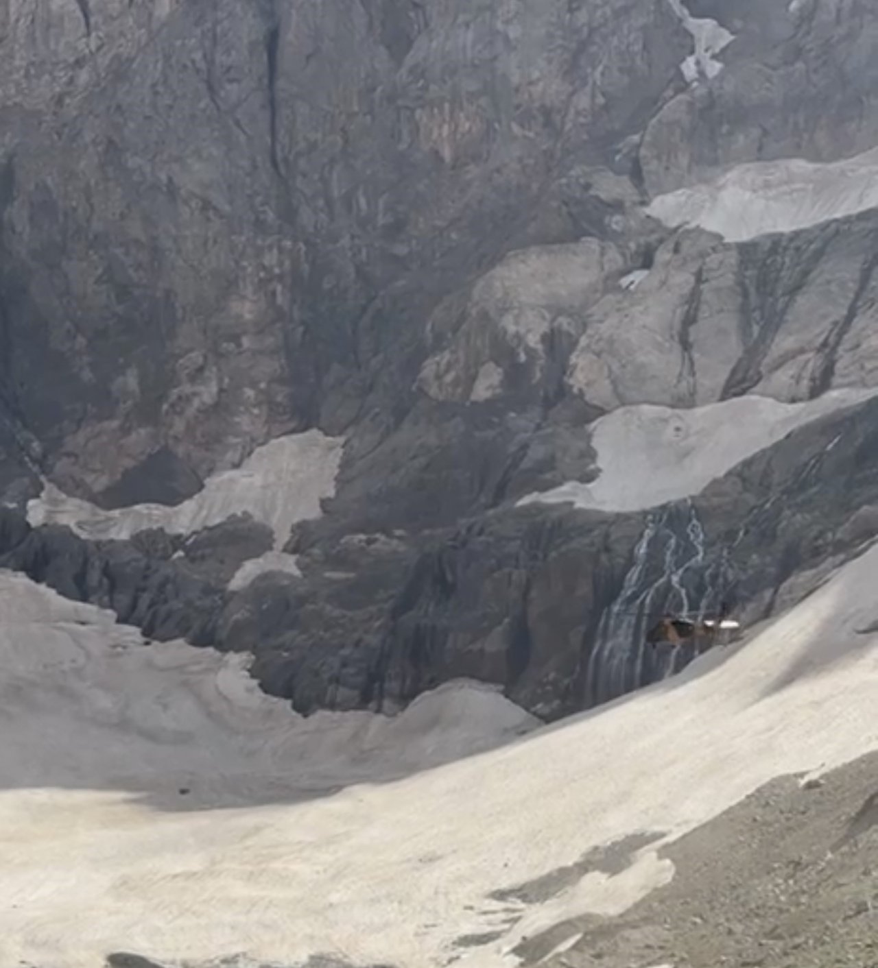 Cilo buzullarına düşen dağcıların kurtarılma anı anbean kamerada