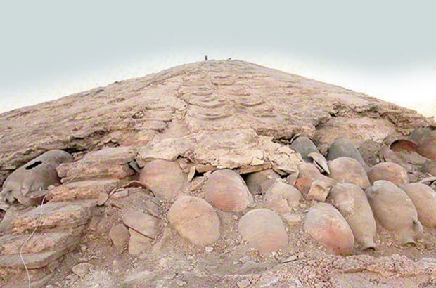 Çatısında amfora, bodrumunda pagan mezarı bulunan Şeyh Süleyman Mescidi dikkat çekiyor