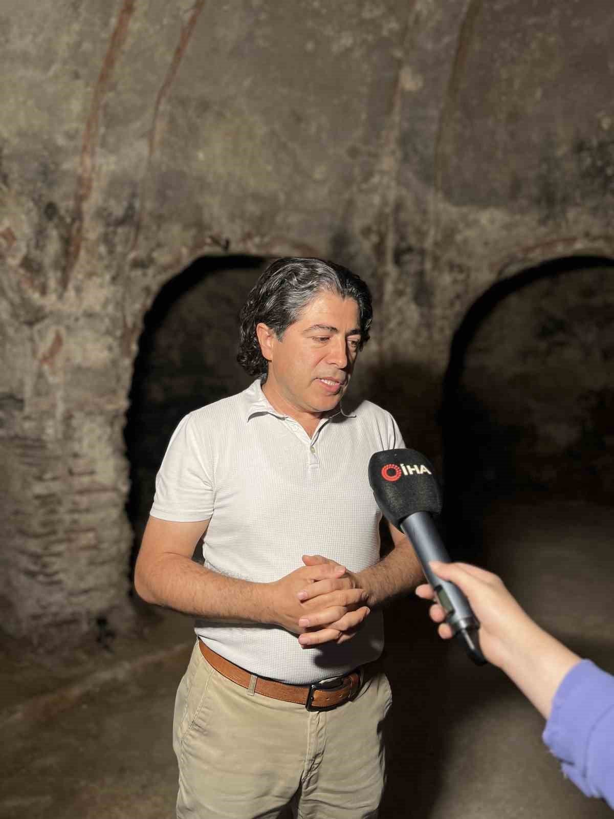 Çatısında amfora, bodrumunda pagan mezarı bulunan Şeyh Süleyman Mescidi dikkat çekiyor