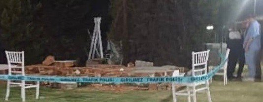 İzmir’de düğün salonundaki duvar yıkıldı, 1 çocuk öldü
