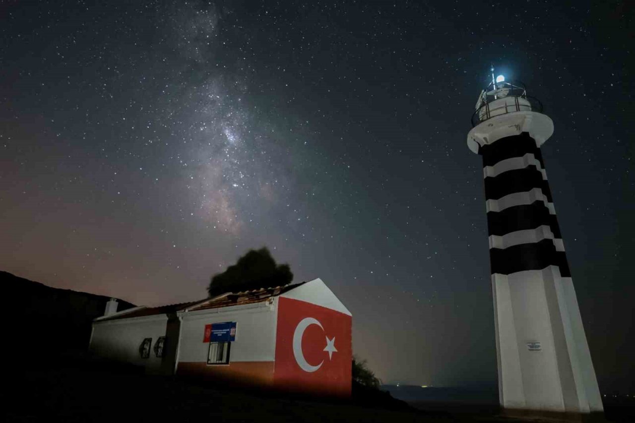 Sarpıncık Deniz Feneri’nde gökyüzü şöleni