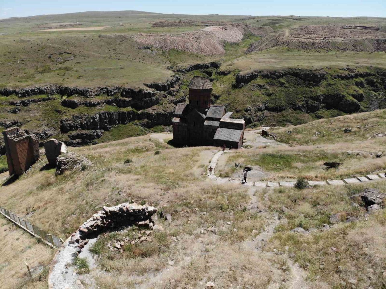 Kars’ta, “40 kapılı şehir” yoğun ilgi görüyor