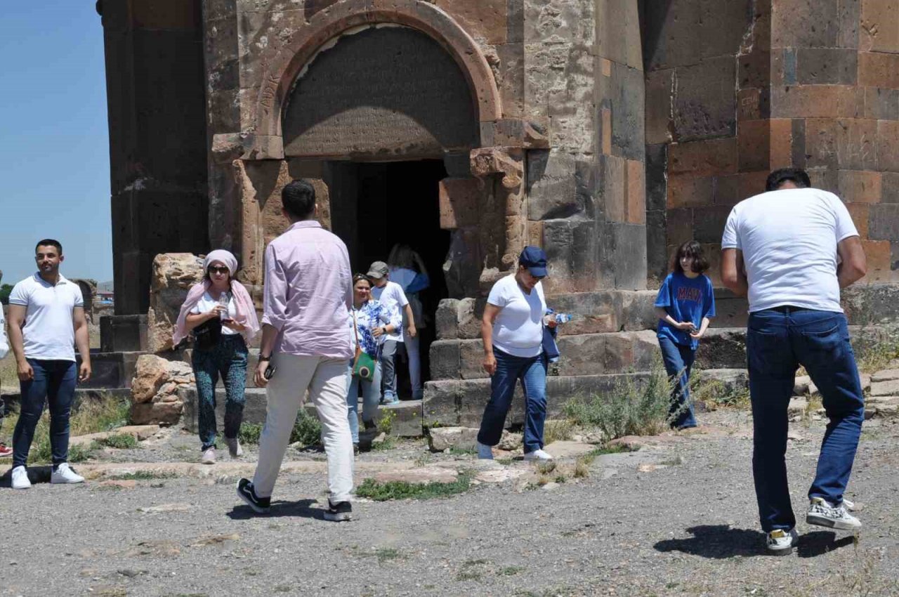 Kars’ta, “40 kapılı şehir” yoğun ilgi görüyor