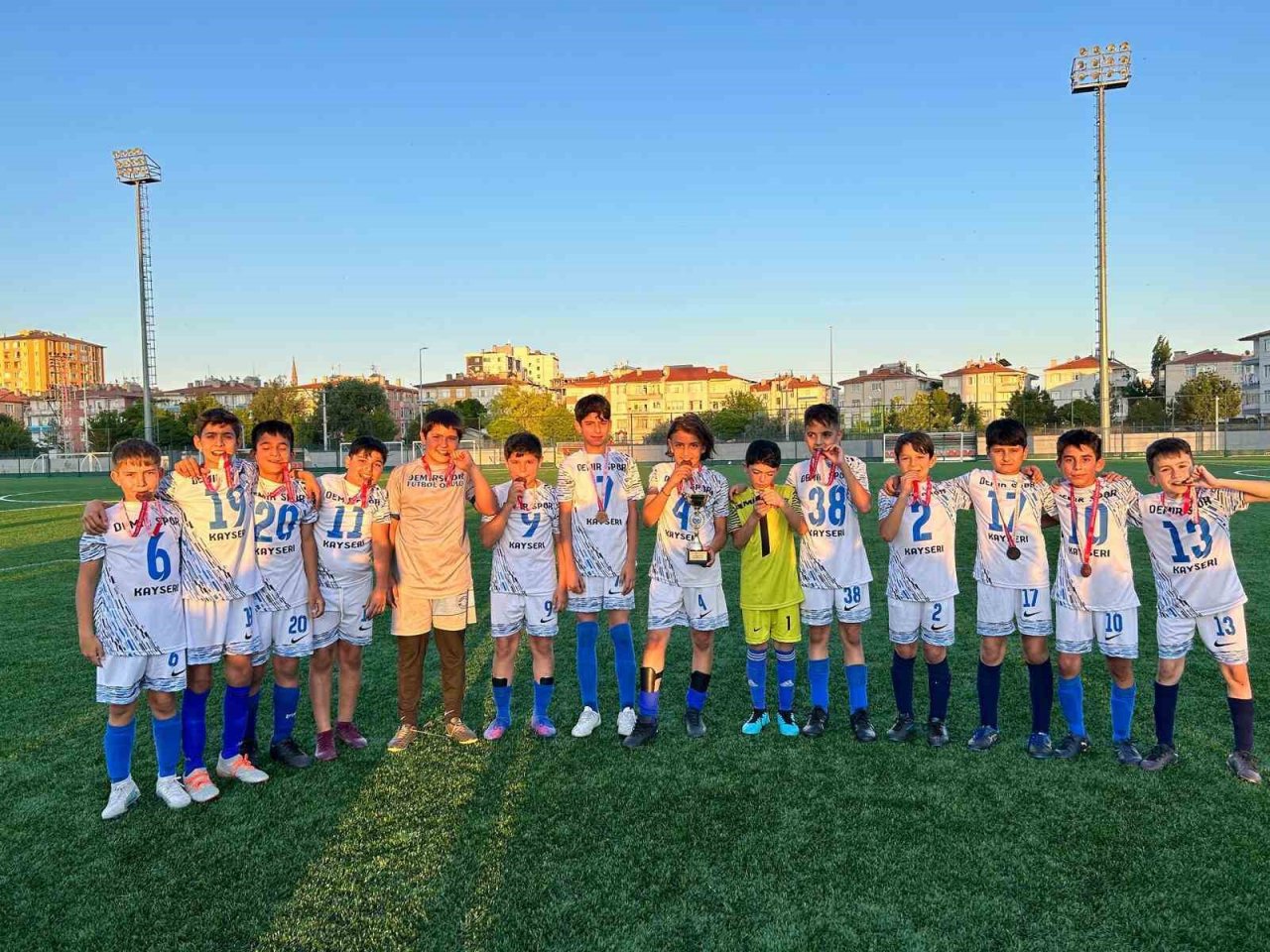 Kayseri U-12 Liginde şampiyon Demirspor oldu