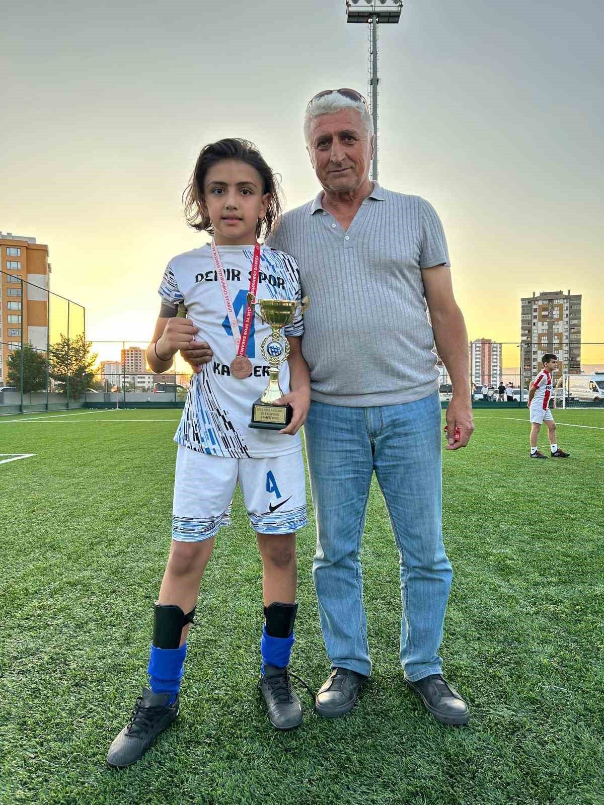 Kayseri U-12 Liginde şampiyon Demirspor oldu