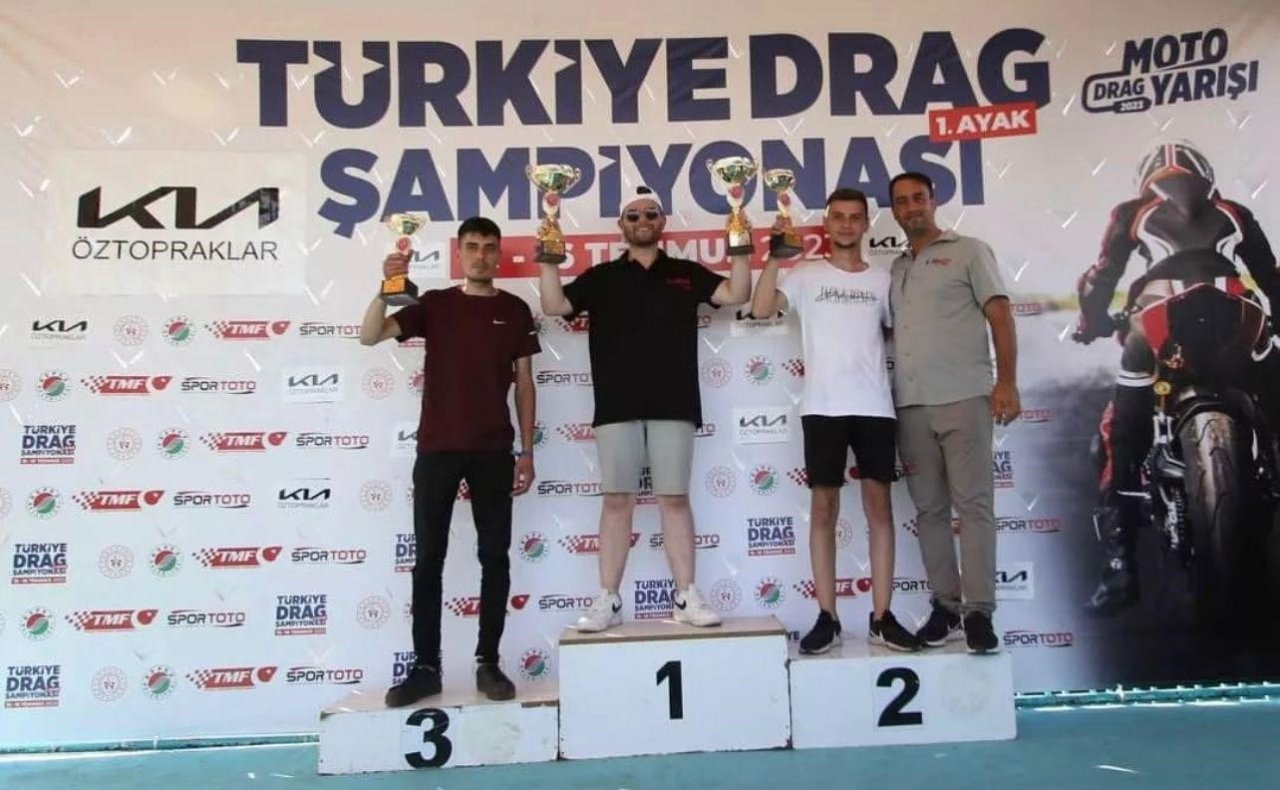 Kepez’de motodrag yarışları nefesleri kesti