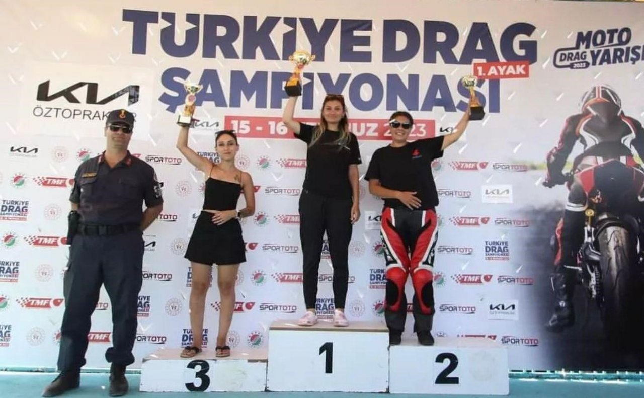 Kepez’de motodrag yarışları nefesleri kesti